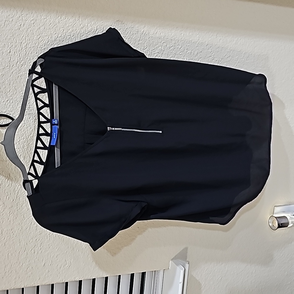 Apt 9 black top 1X